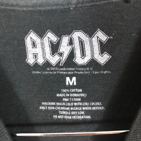 AC/DC Graphic Band Tee Rock n Roll High Voltage Medium 1975 100% Cotton - Picture 2 of 3